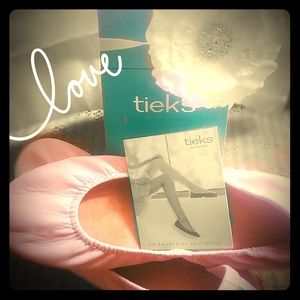 BRAND NEW SIZE 8 TIEKS